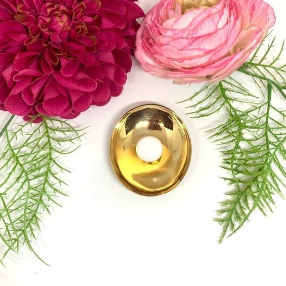 VINTAGE⚜️VOGUE Porcelain Oval Golden Brooch - Picture 1 of 10